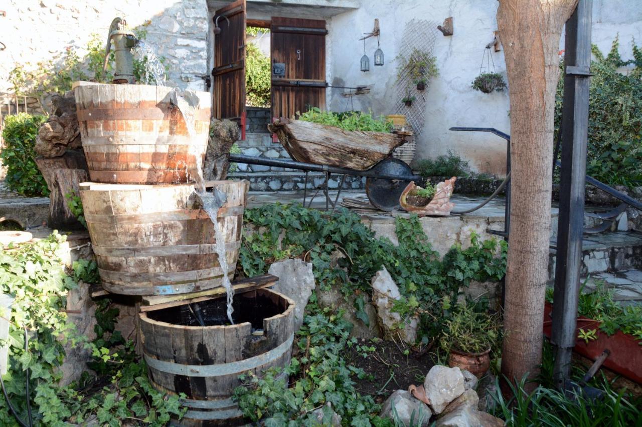 Giorgos' & Noula'S Cottage In Desfina Village- Near Delphi Exteriör bild